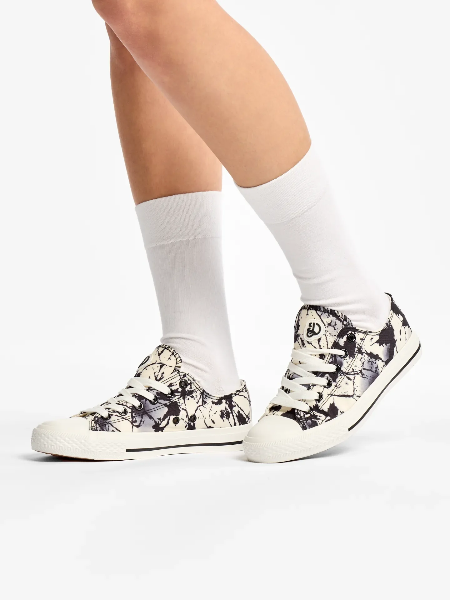 Chaussures en toile rigolotes Taches noires et blanches - Image 5