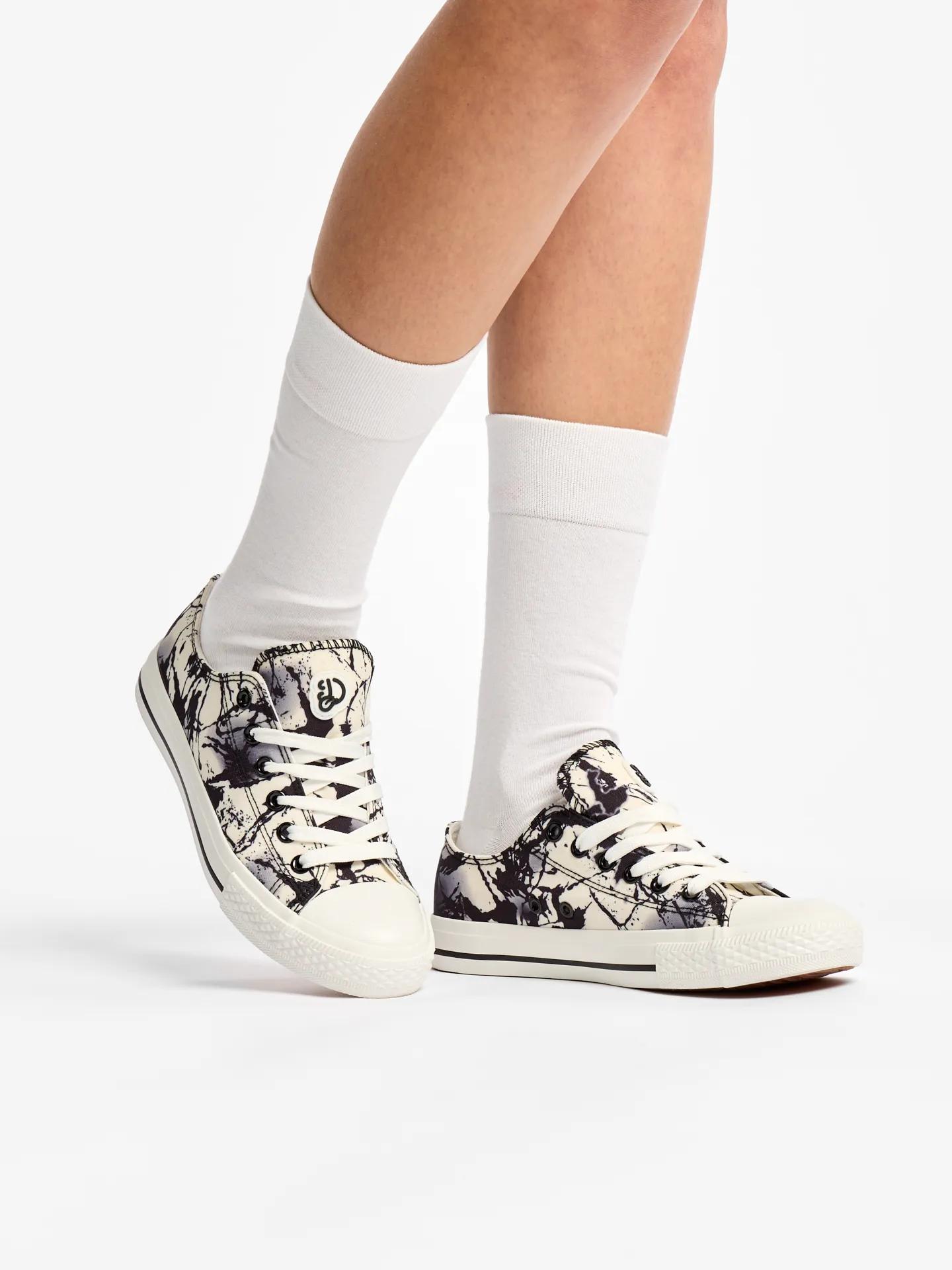 Chaussures en toile rigolotes Taches noires et blanches - Image 6