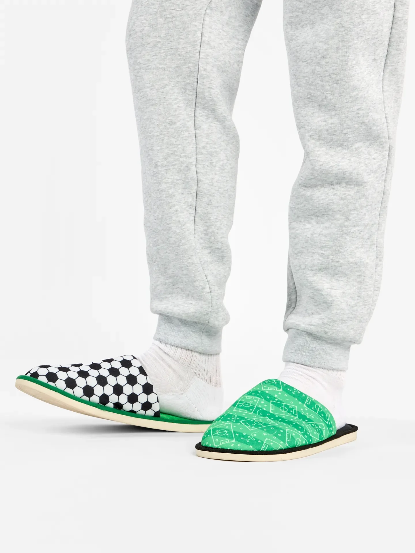Pantoufles rigolotes Terrain de football - Image 4
